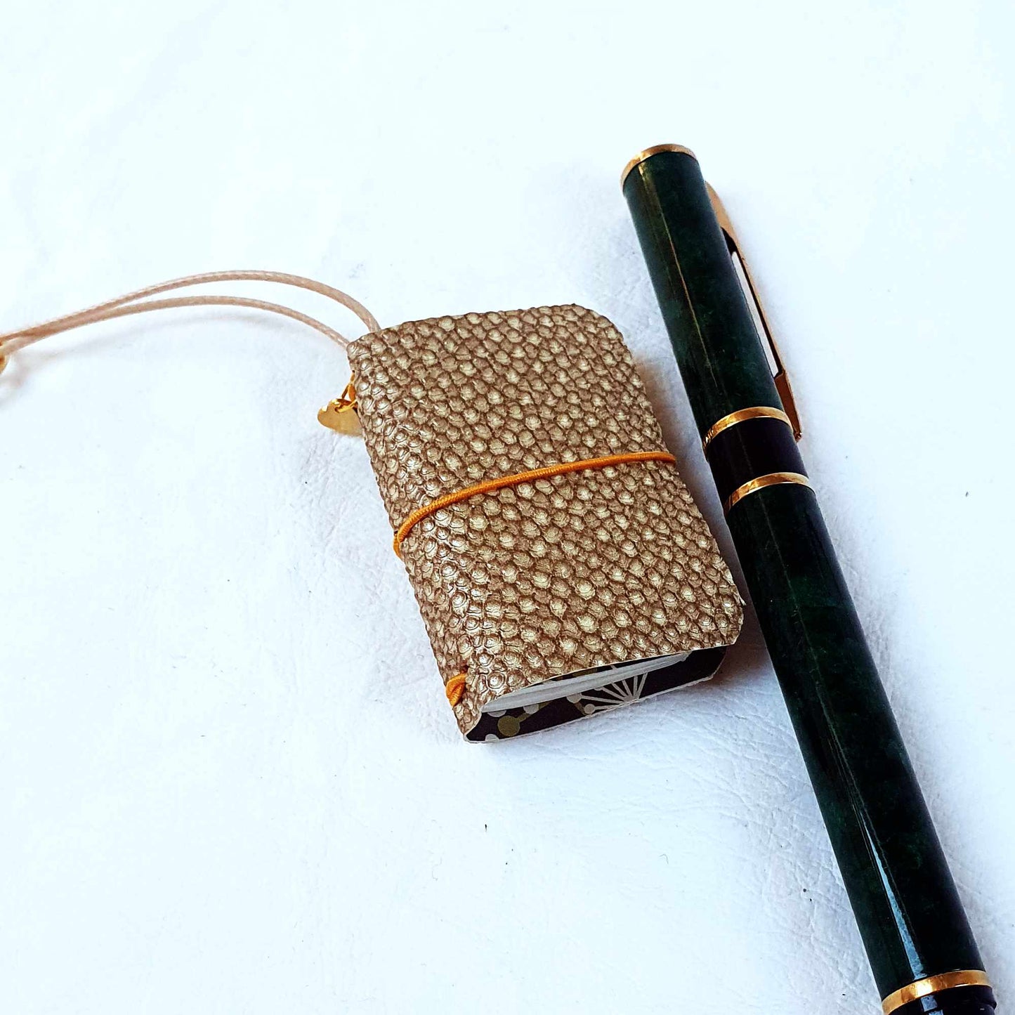 Journal TN Charm, Refillable with Lobster Clasp gold version